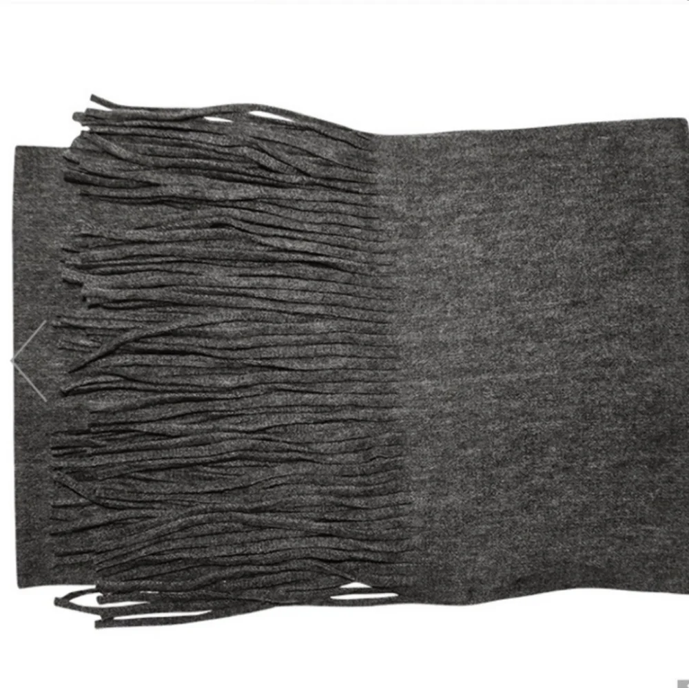 💜2/$65!! 🦋HostPick🦋Lucky Brand Solid Fringed Scarf in Gray - Picture 3 of 9